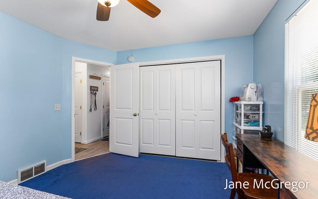 2356 Oak River Lane Muskegon MI 49445