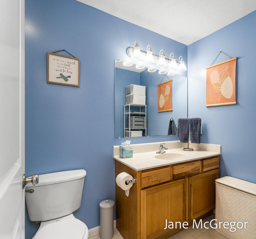 2356 Oak River Lane Muskegon MI 49445