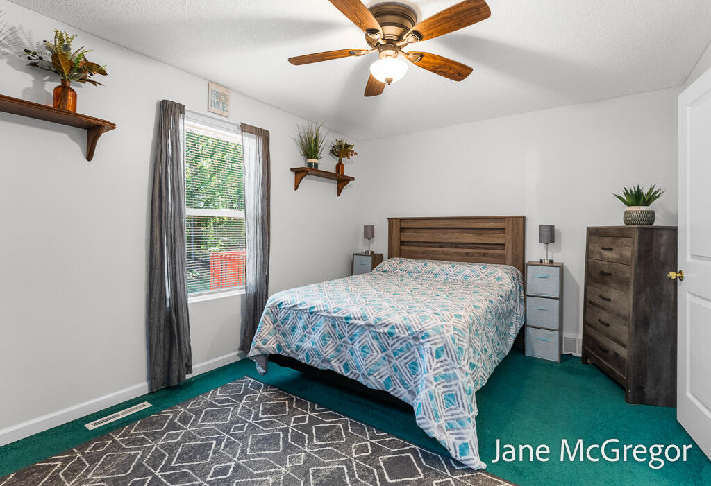 2356 Oak River Lane Muskegon MI 49445