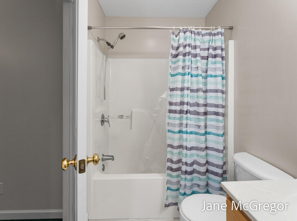 2356 Oak River Lane Muskegon MI 49445