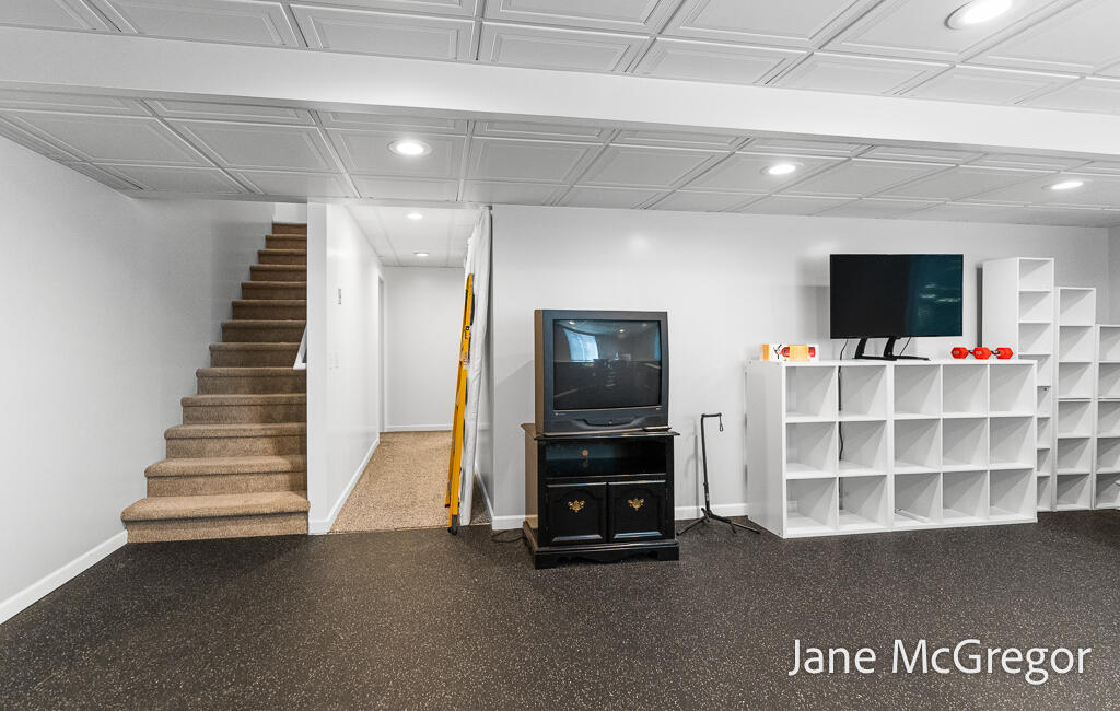 2356 Oak River Lane Muskegon MI 49445