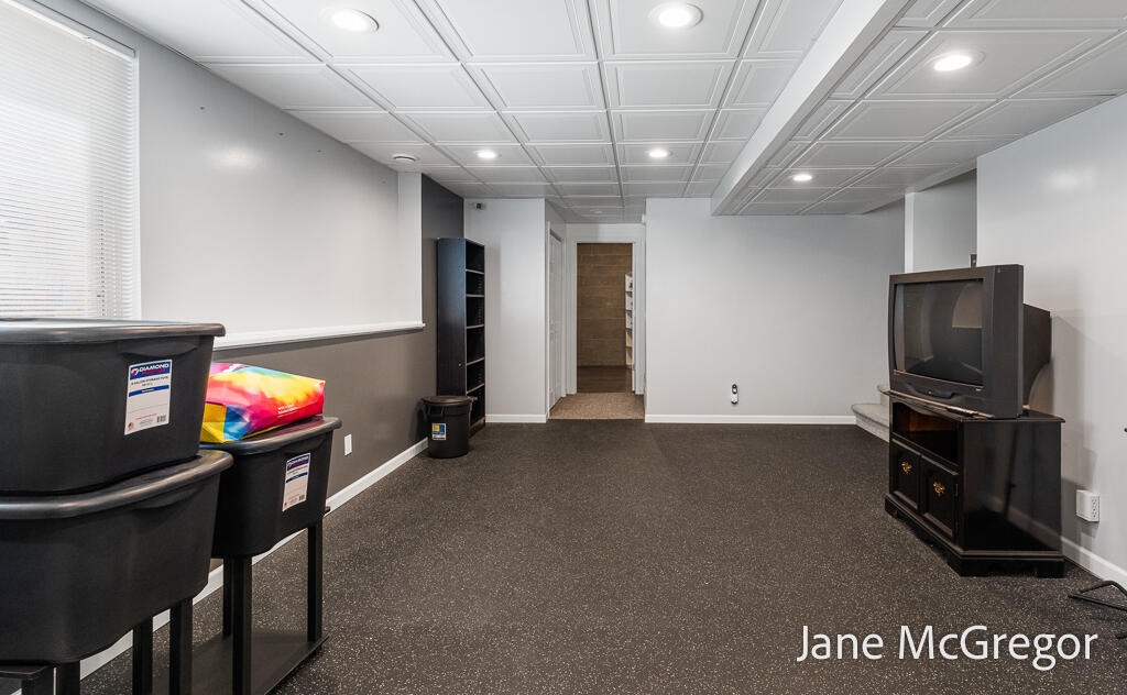 2356 Oak River Lane Muskegon MI 49445