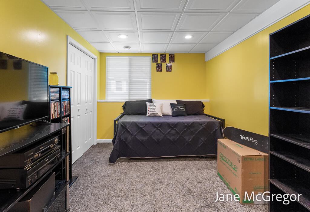 2356 Oak River Lane Muskegon MI 49445