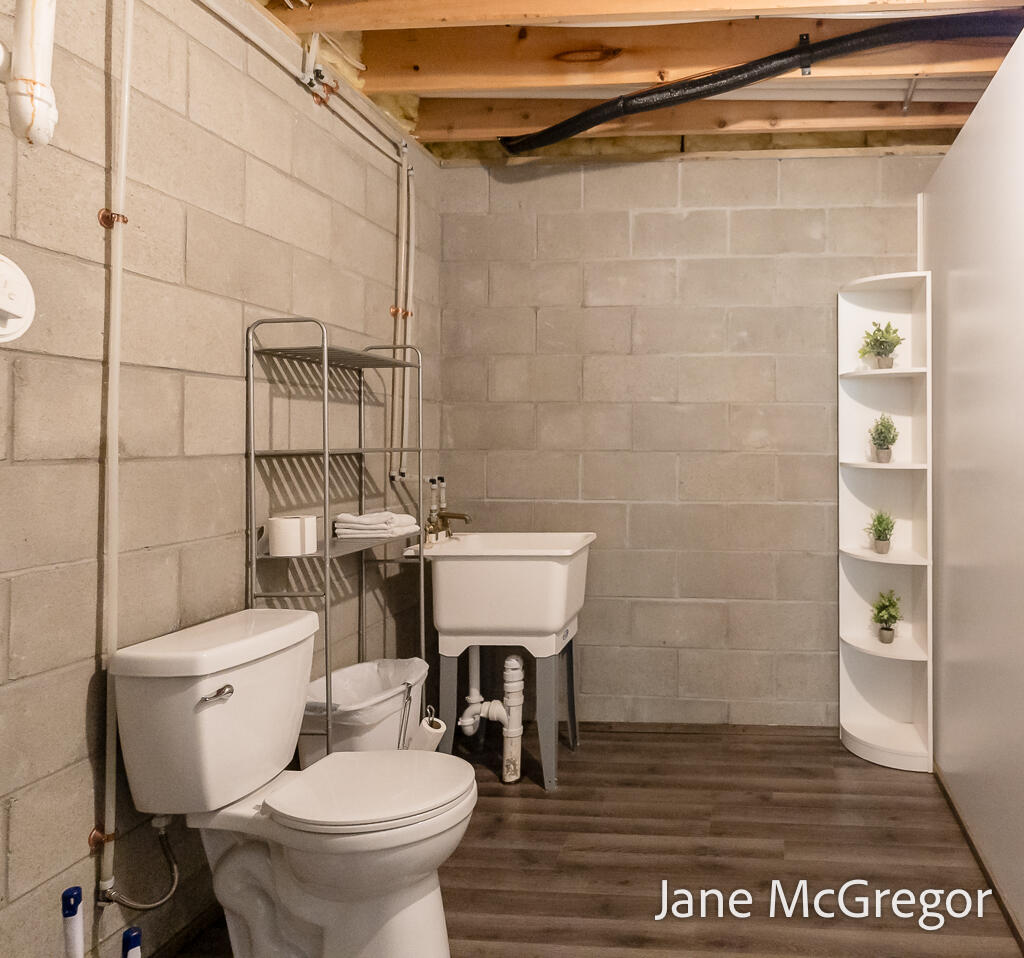2356 Oak River Lane Muskegon MI 49445