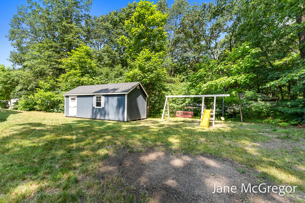 2356 Oak River Lane Muskegon MI 49445