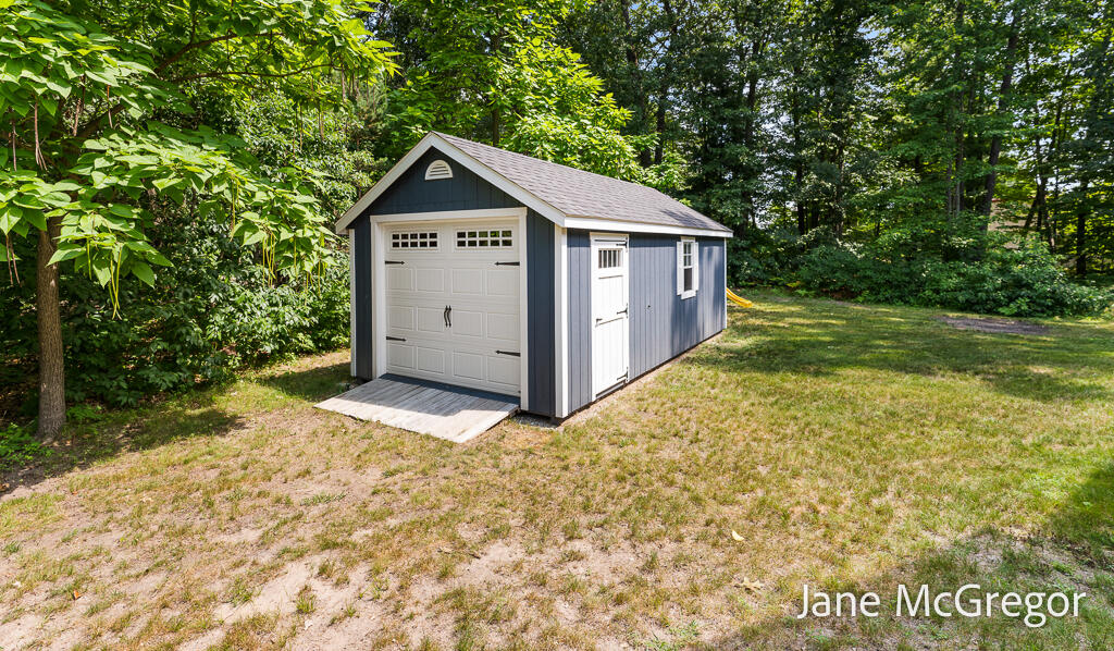 2356 Oak River Lane Muskegon MI 49445