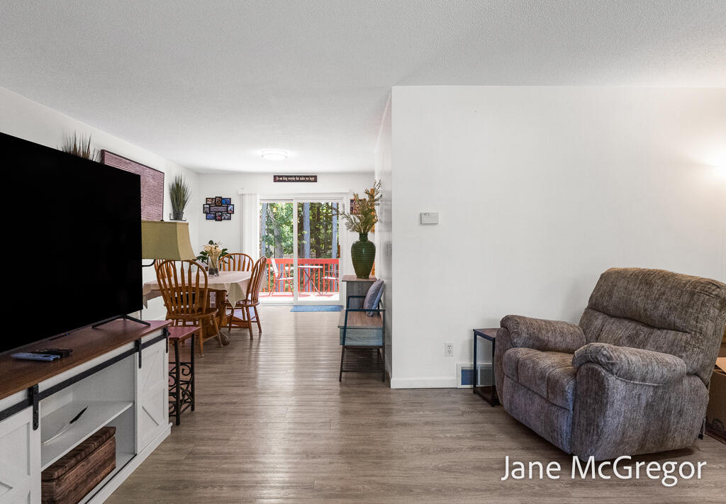 2356 Oak River Lane Muskegon MI 49445