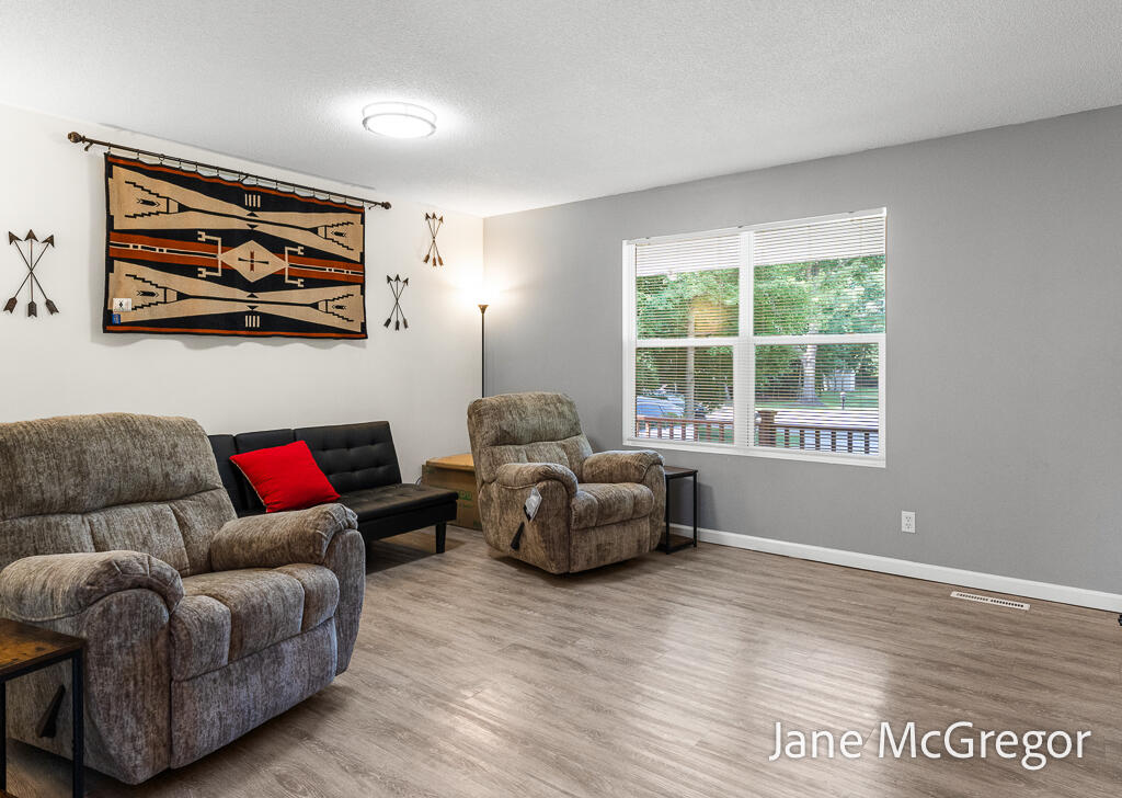 2356 Oak River Lane Muskegon MI 49445