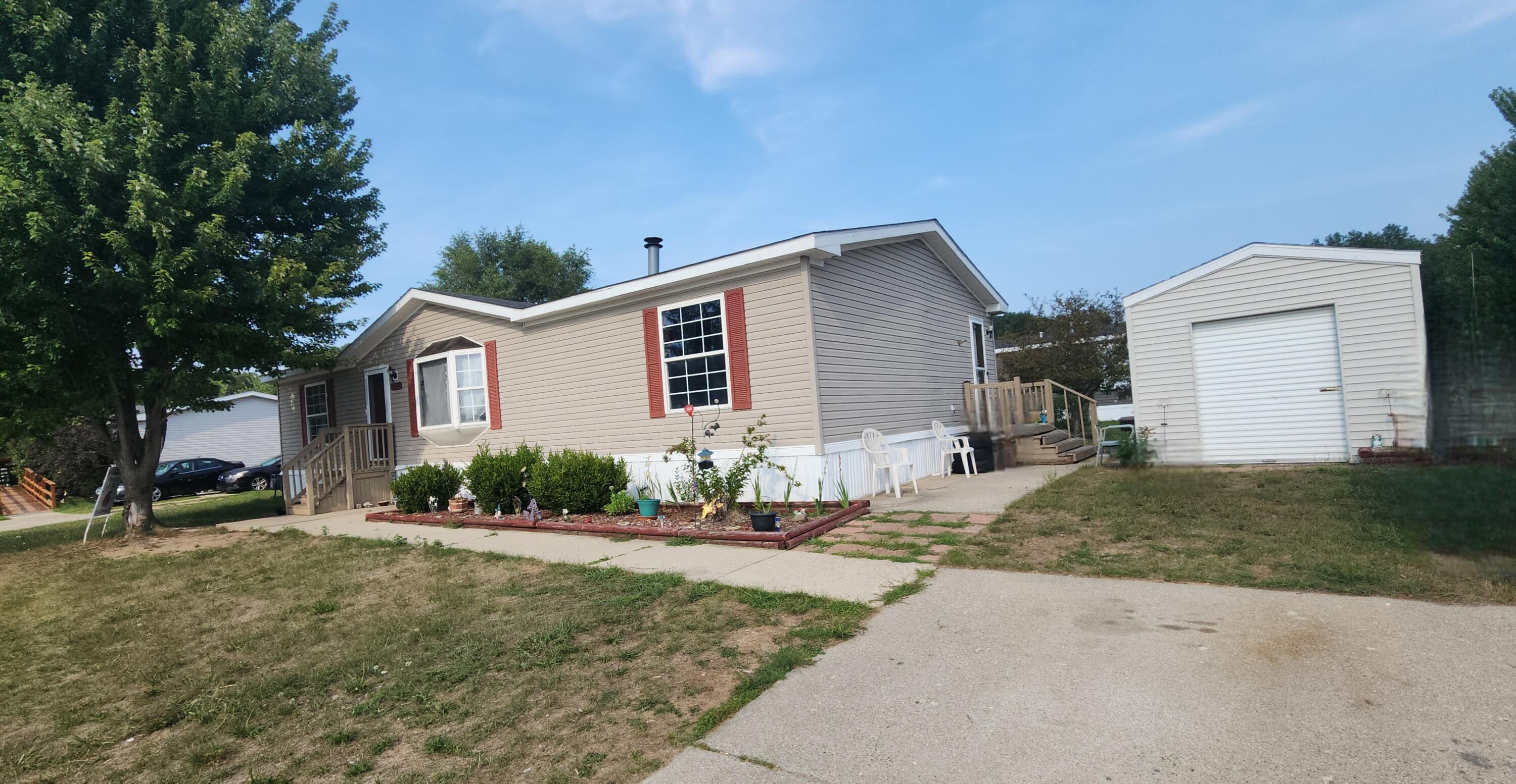 1848 Whisperwood Way E Muskegon MI 49442
