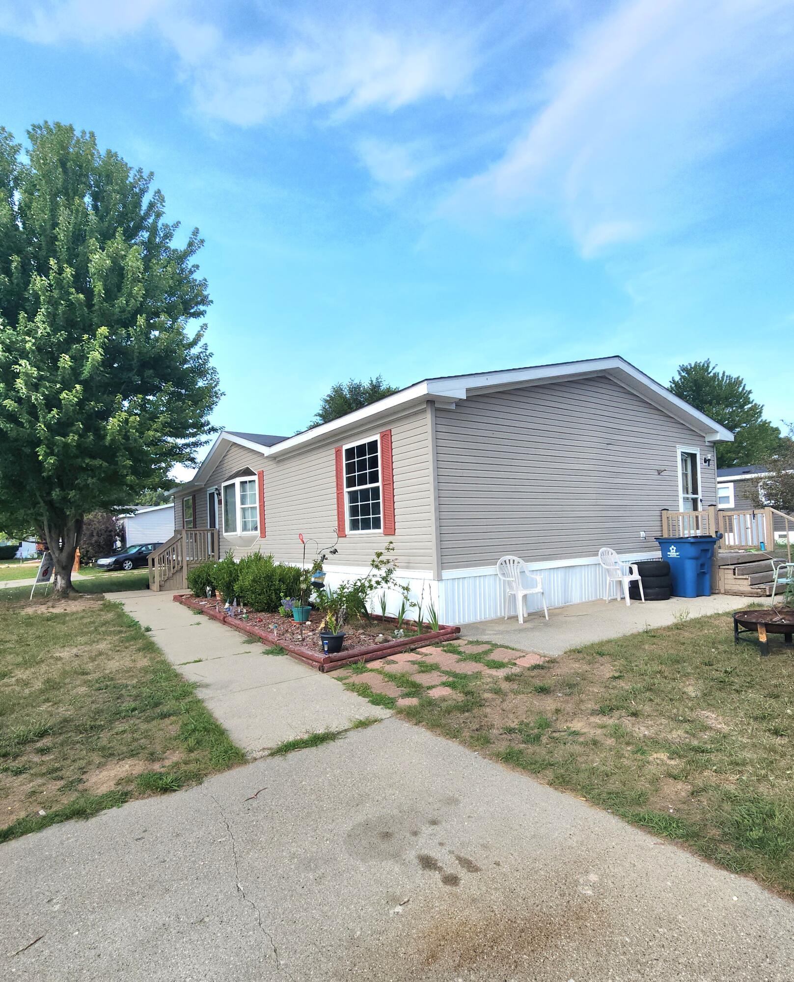 1848 Whisperwood Way E Muskegon MI 49442