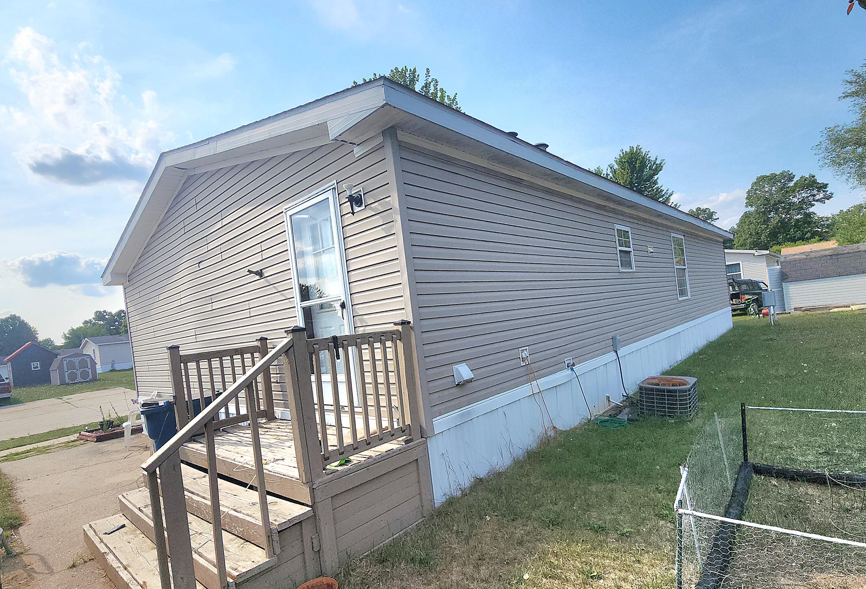 1848 Whisperwood Way E Muskegon MI 49442