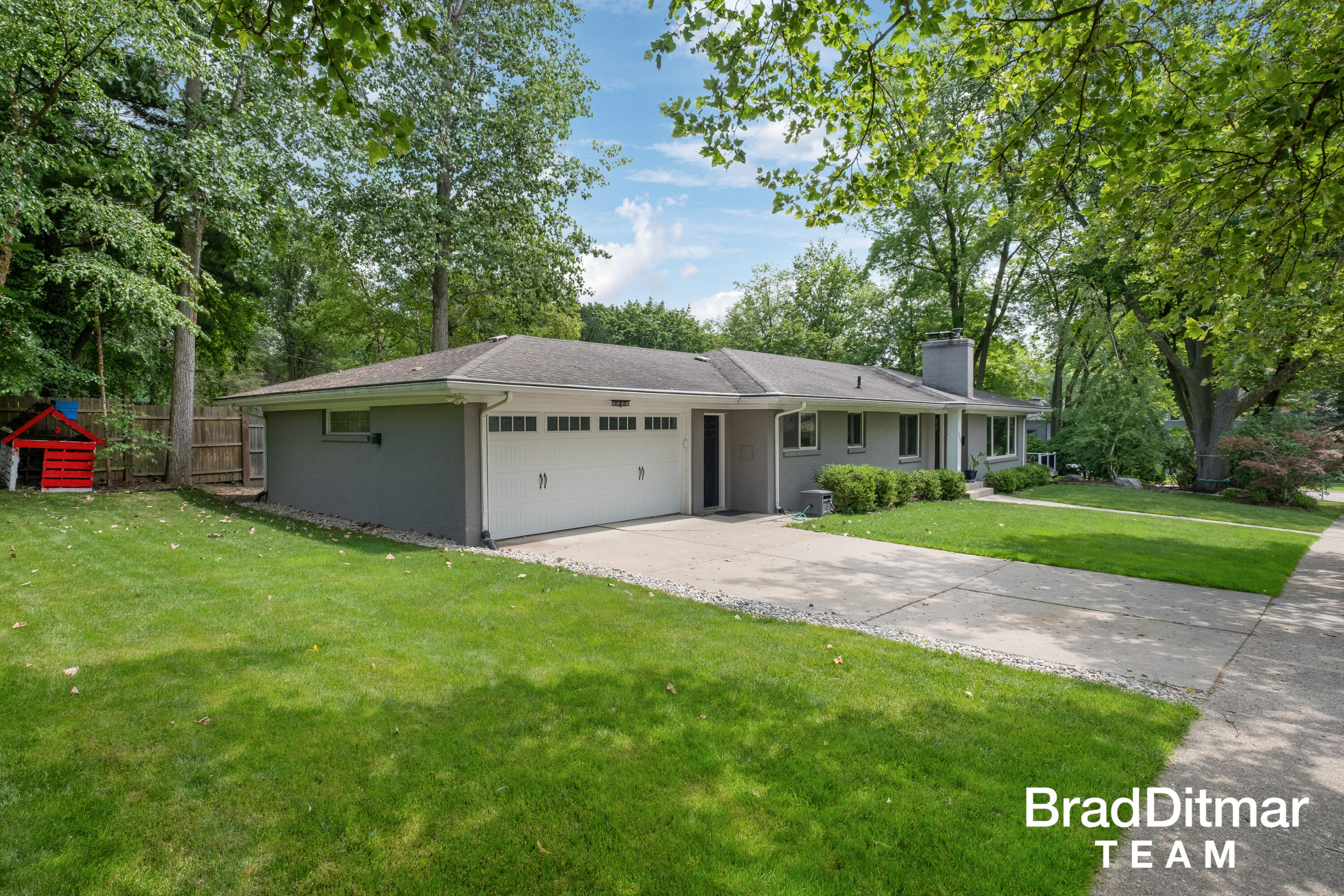 East Grand Rapids MI, 1350 Lake Grove Avenue SE