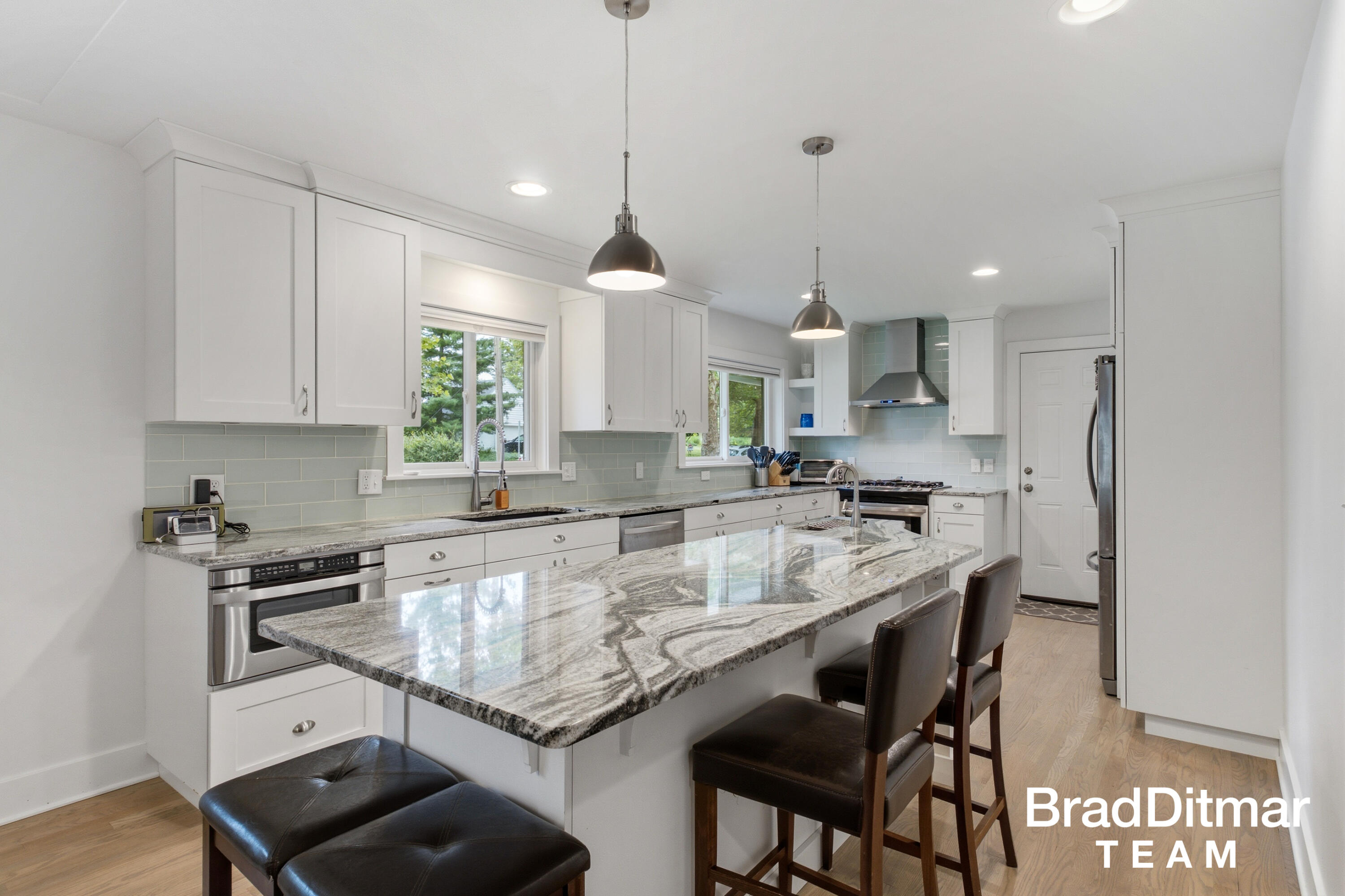 1350 Lake Grove Avenue SE East Grand Rapids MI 49506