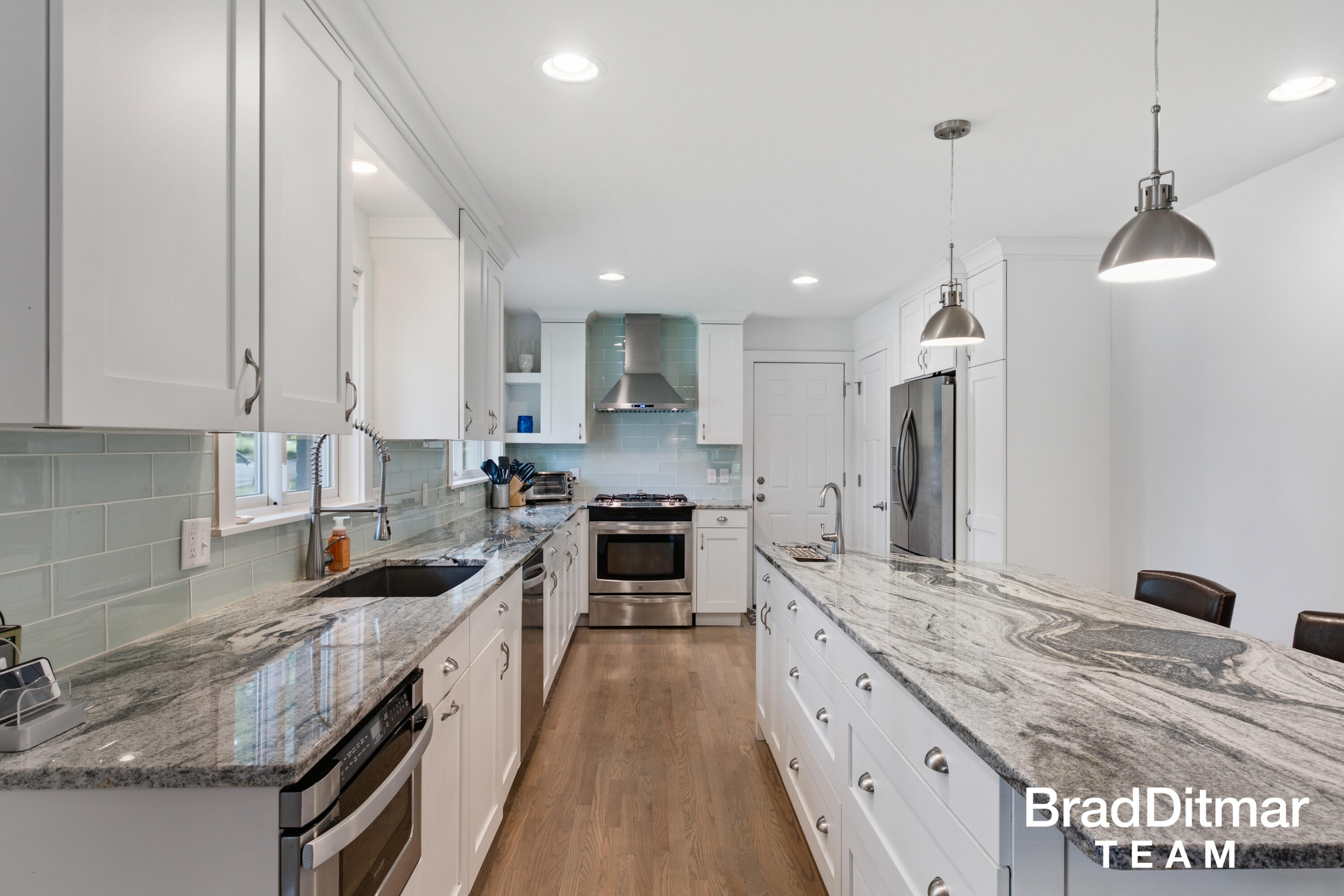 1350 Lake Grove Avenue SE East Grand Rapids MI 49506