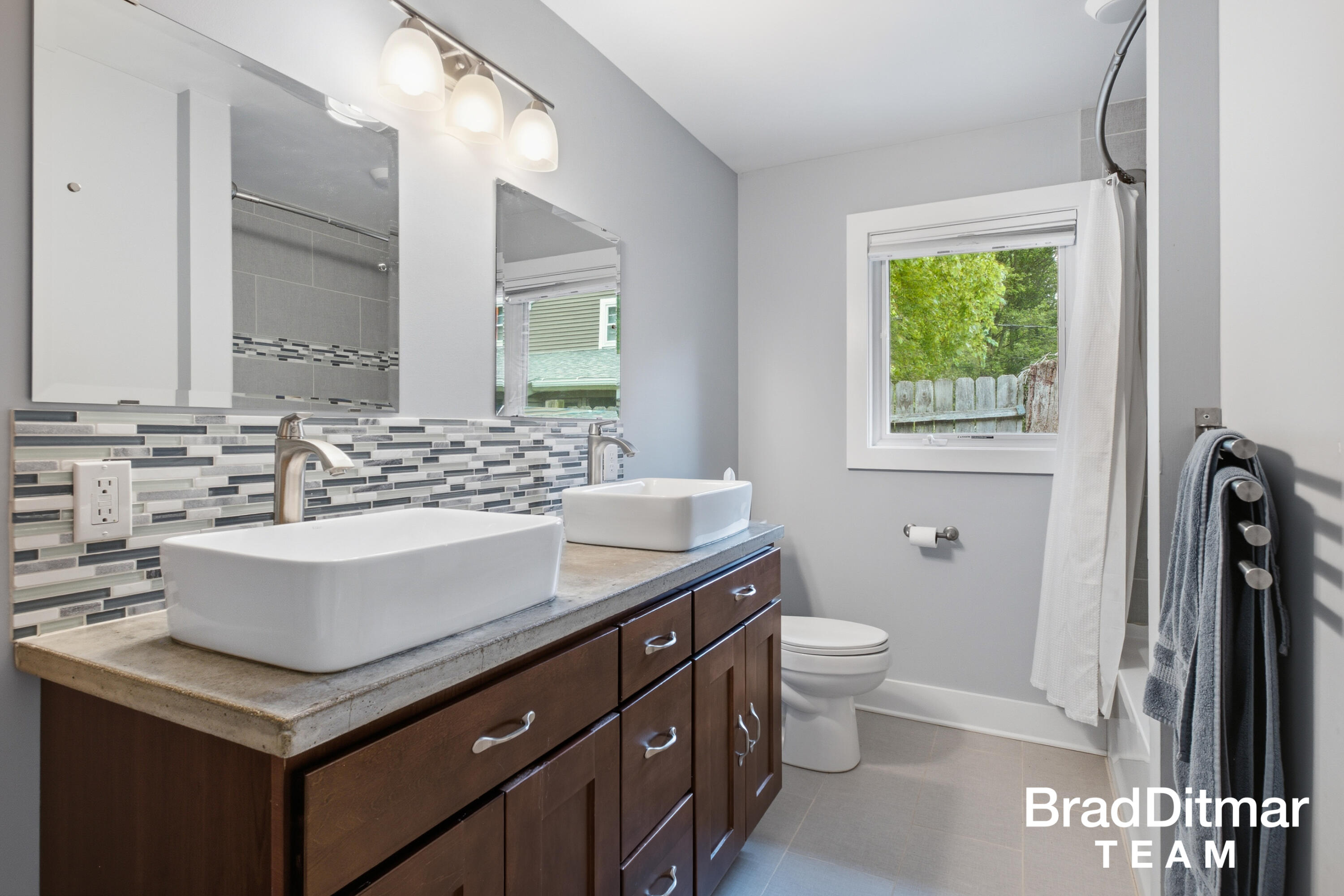 1350 Lake Grove Avenue SE East Grand Rapids MI 49506