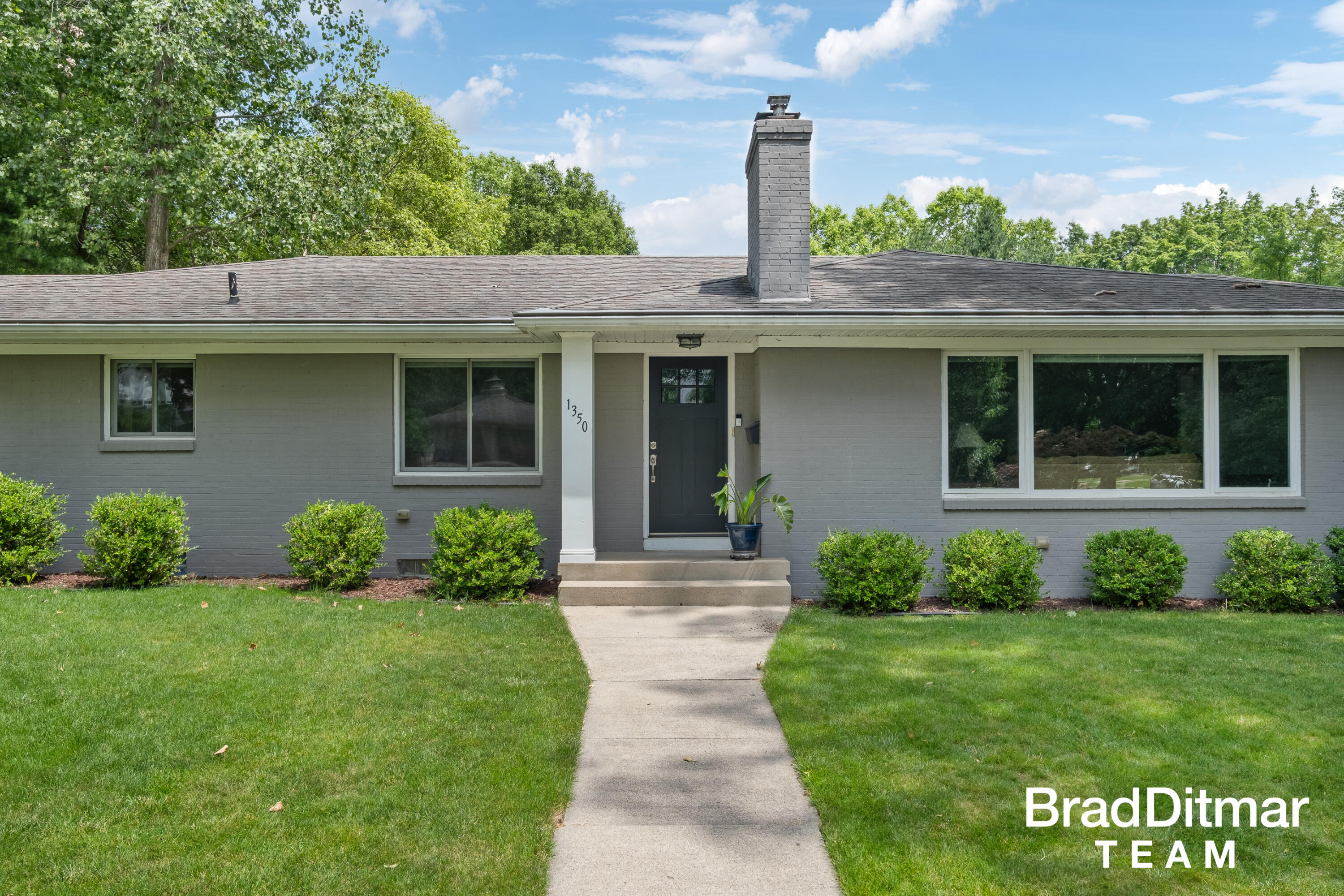 1350 Lake Grove Avenue SE East Grand Rapids MI 49506