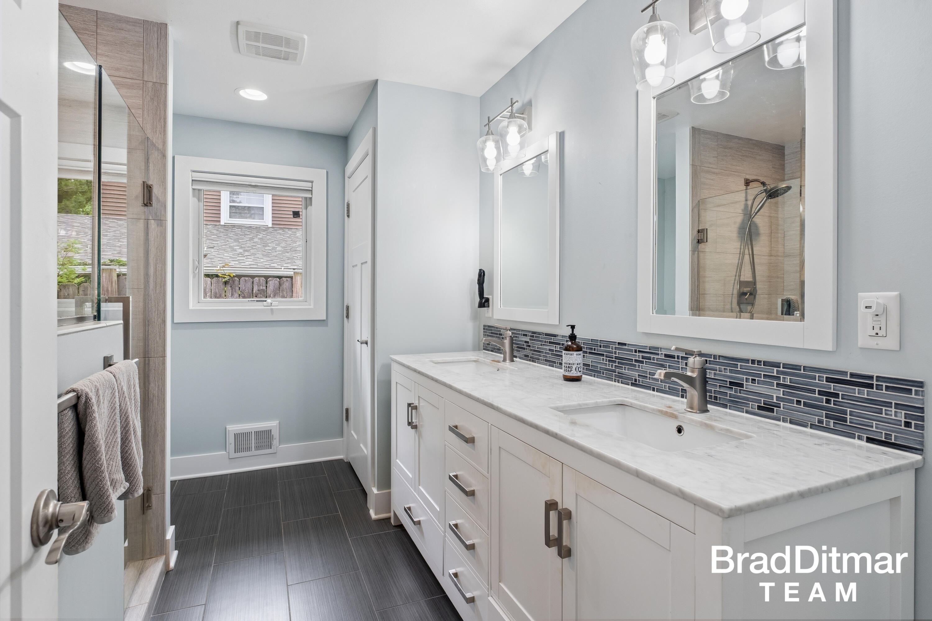 1350 Lake Grove Avenue SE East Grand Rapids MI 49506