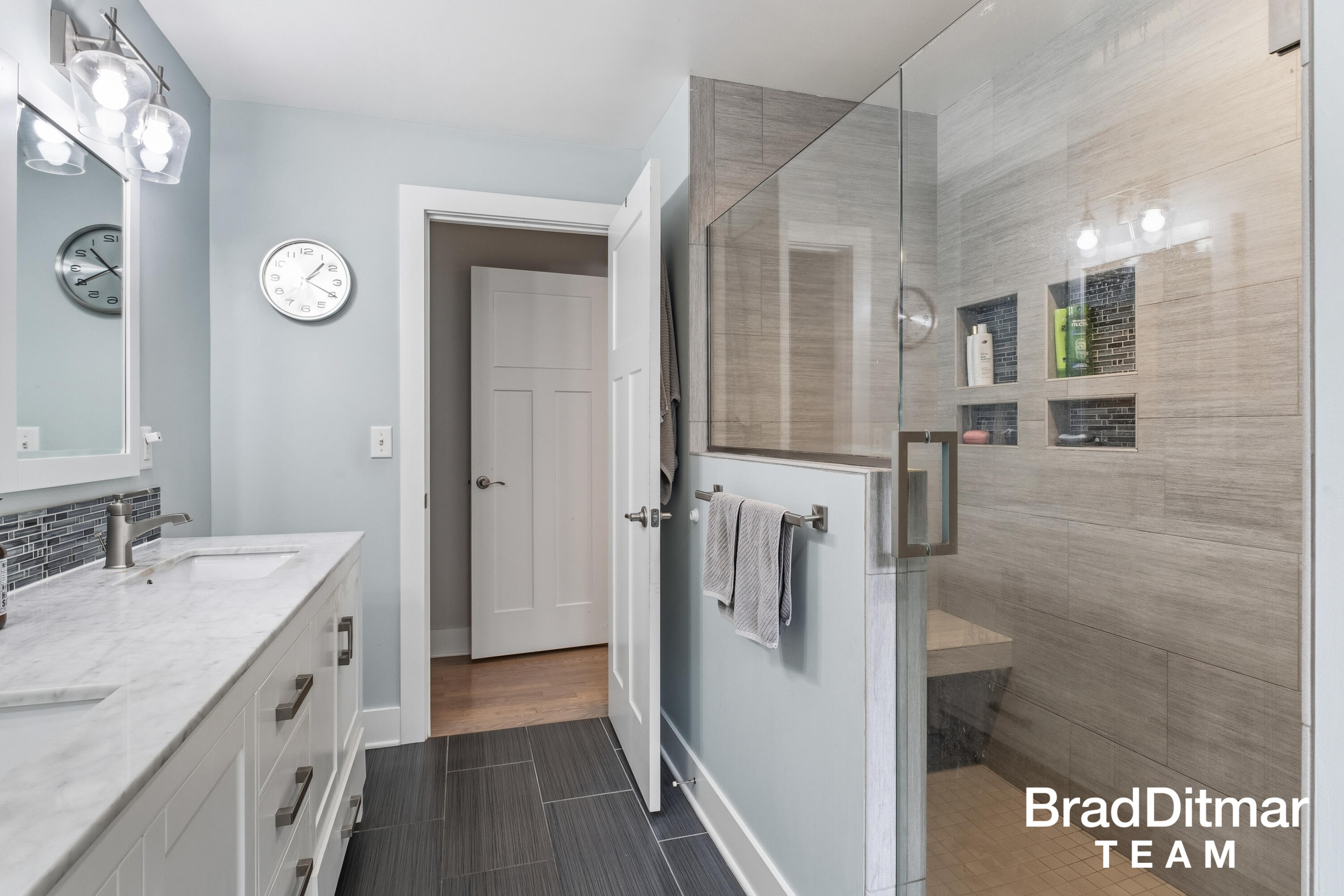 1350 Lake Grove Avenue SE East Grand Rapids MI 49506