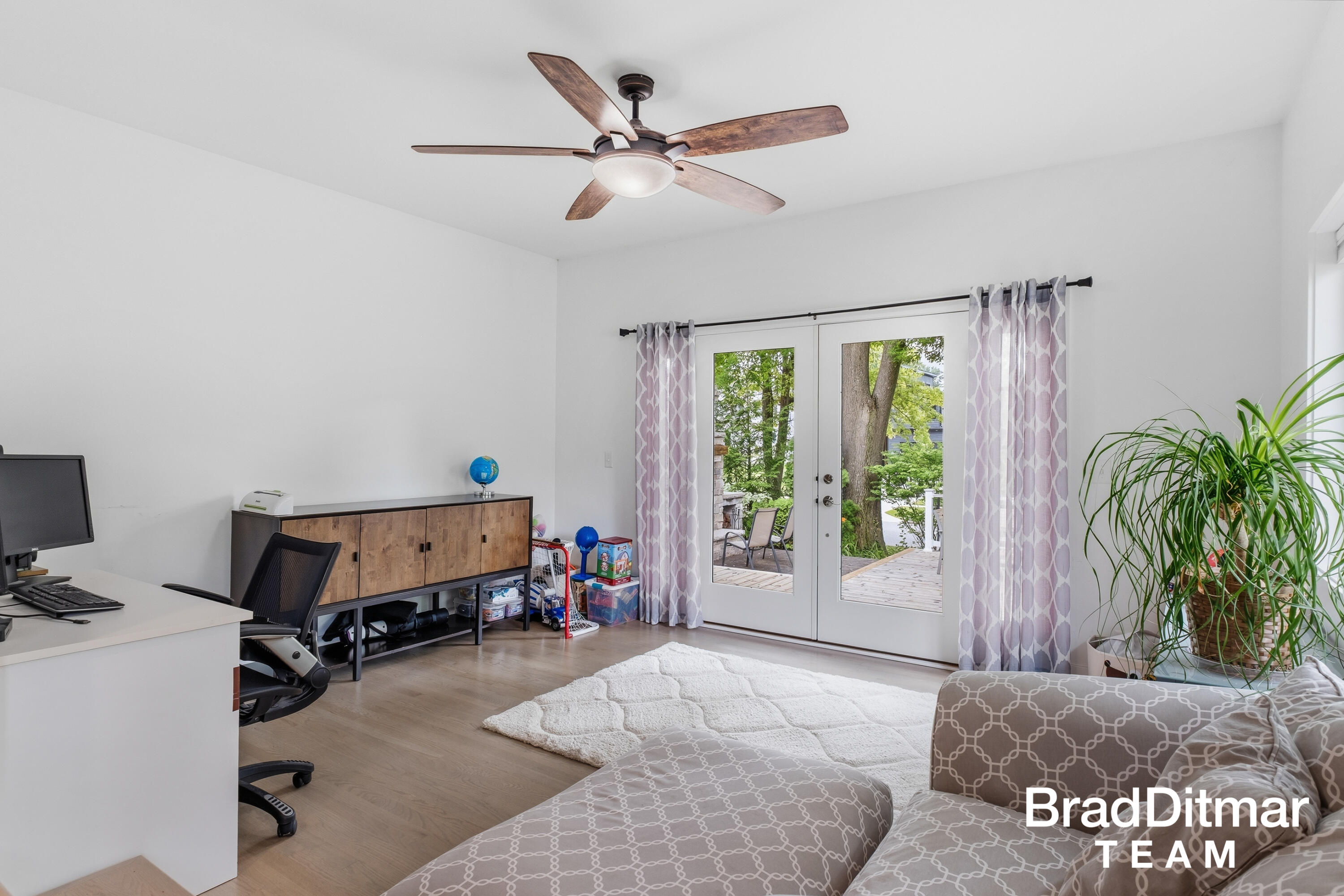 1350 Lake Grove Avenue SE East Grand Rapids MI 49506