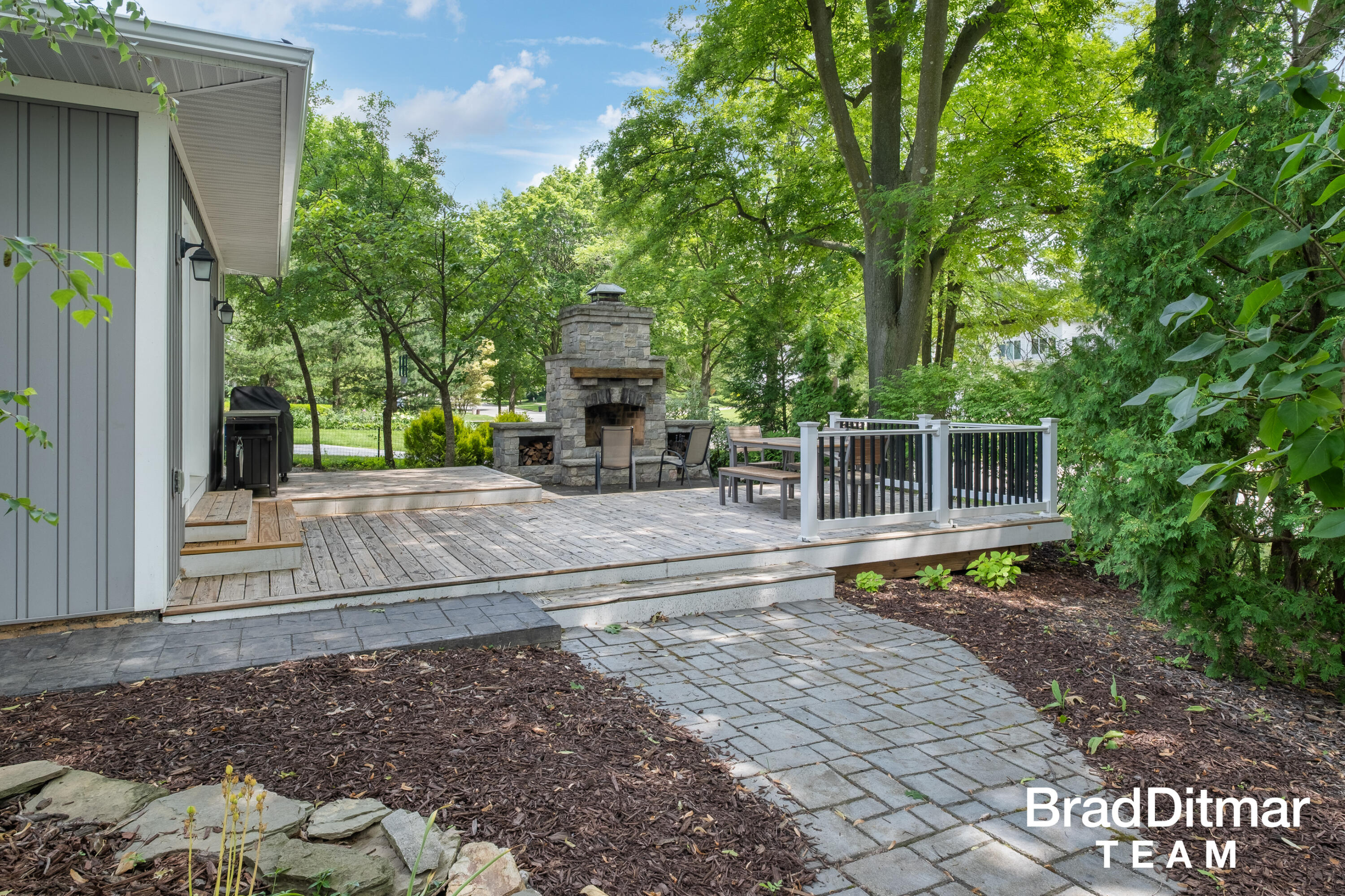 1350 Lake Grove Avenue SE East Grand Rapids MI 49506
