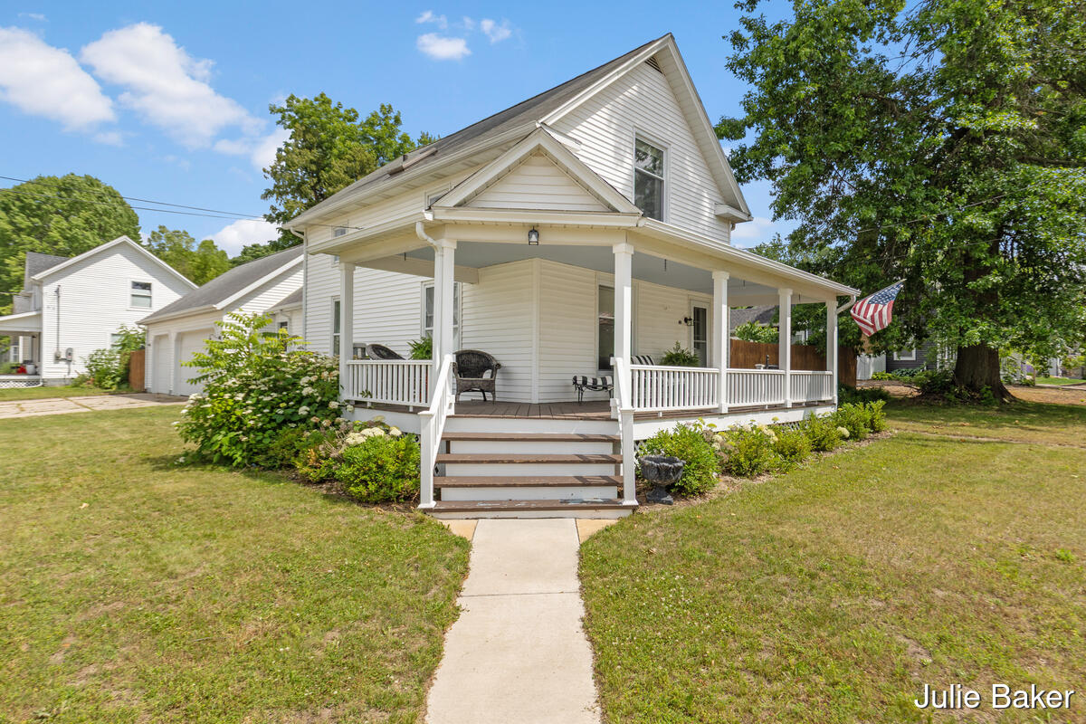 40 S Monroe Street NE Rockford MI 49341