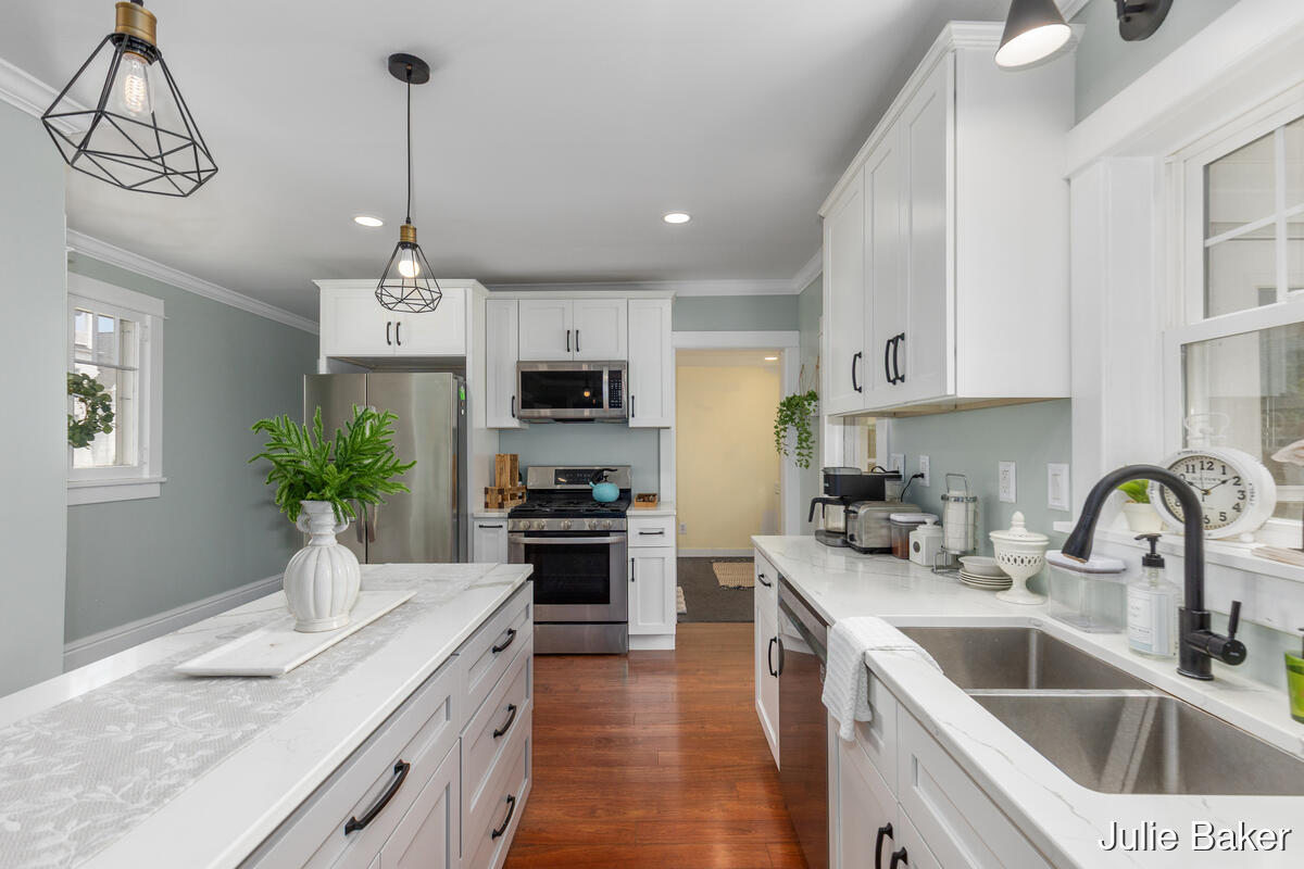 40 S Monroe Street NE Rockford MI 49341