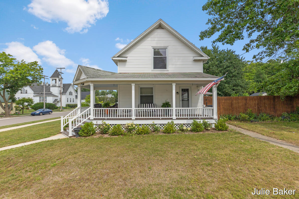 40 S Monroe Street NE Rockford MI 49341