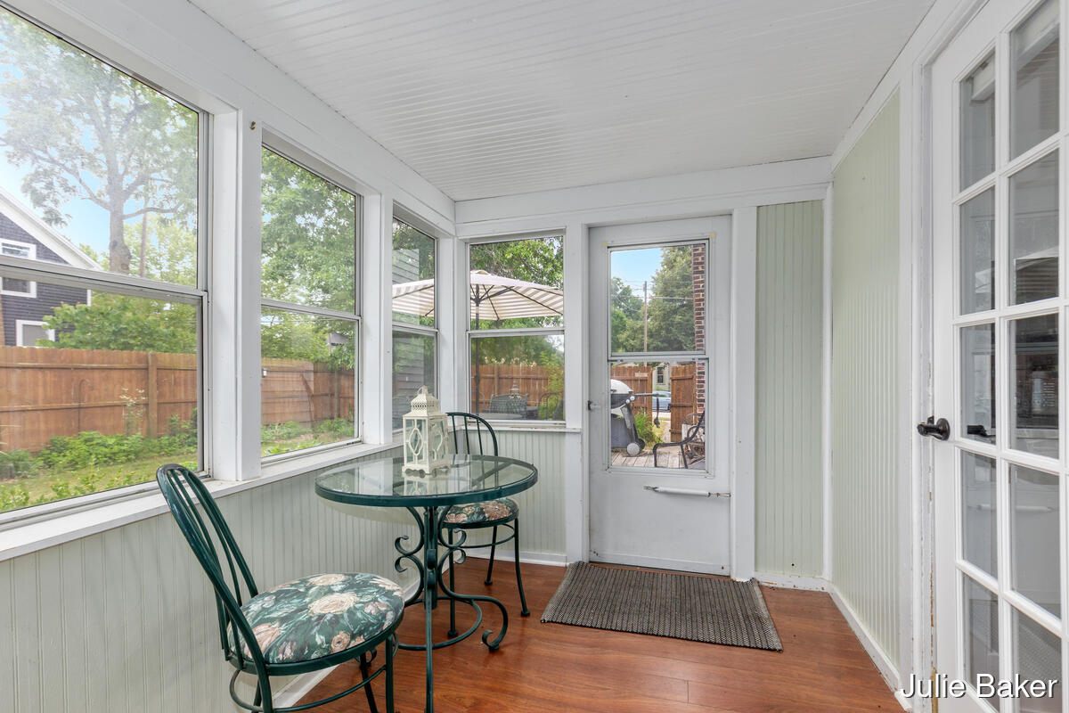40 S Monroe Street NE Rockford MI 49341