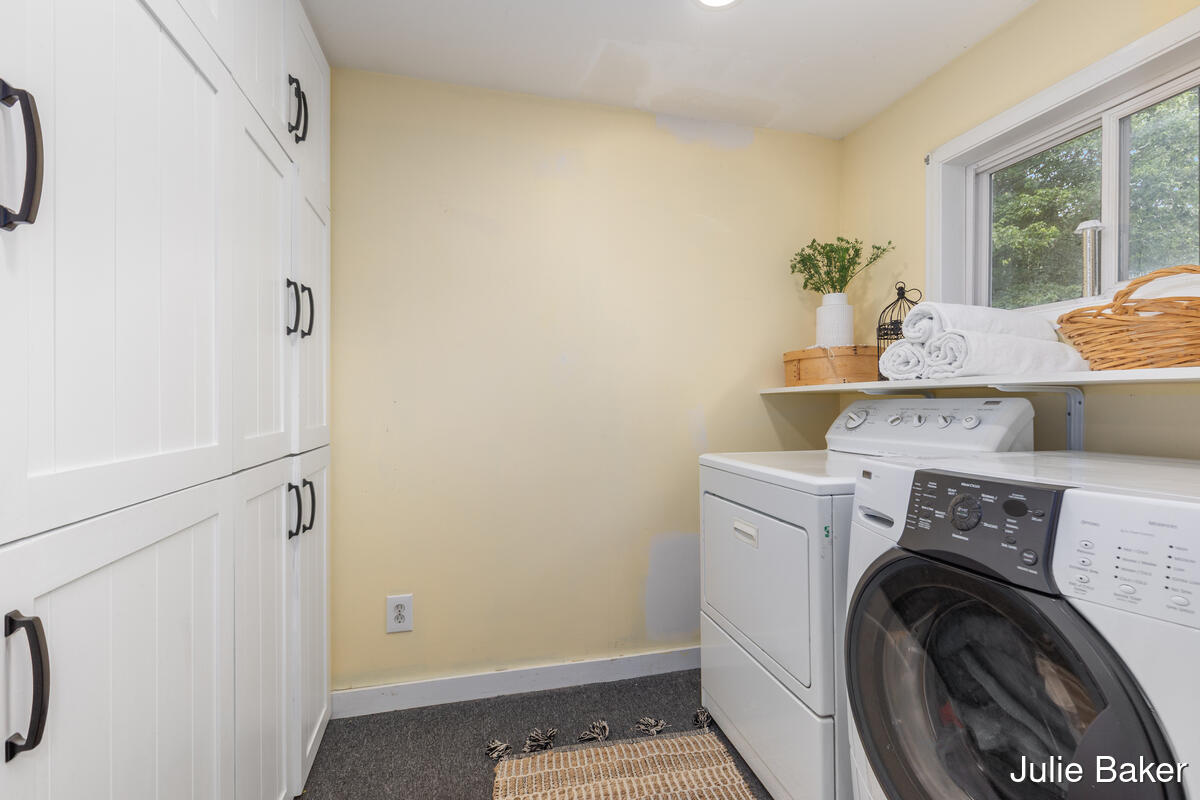 40 S Monroe Street NE Rockford MI 49341