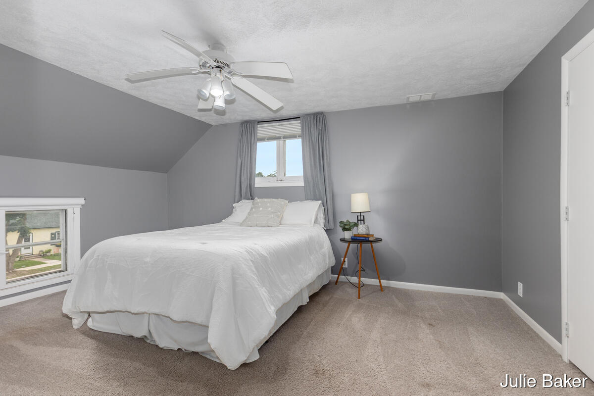 40 S Monroe Street NE Rockford MI 49341