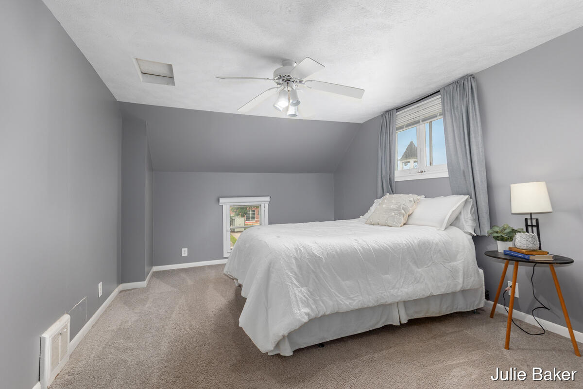 40 S Monroe Street NE Rockford MI 49341