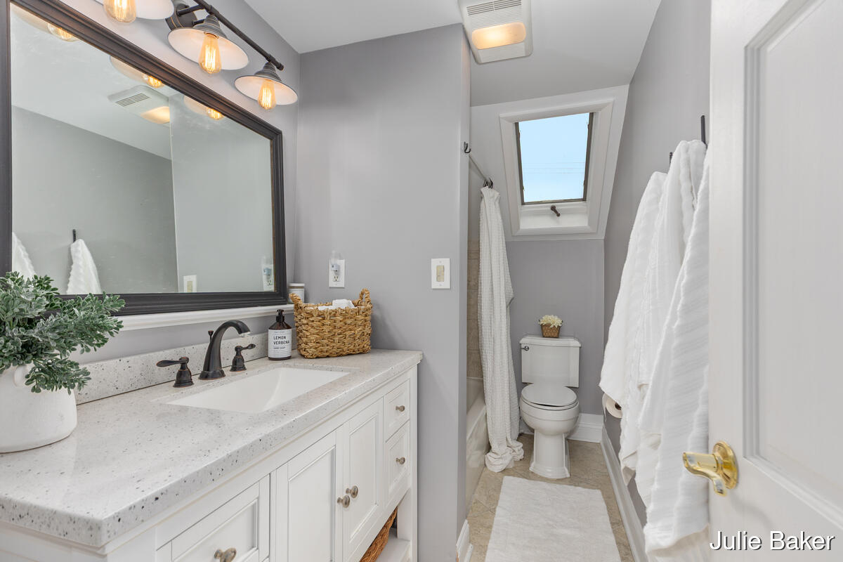 40 S Monroe Street NE Rockford MI 49341