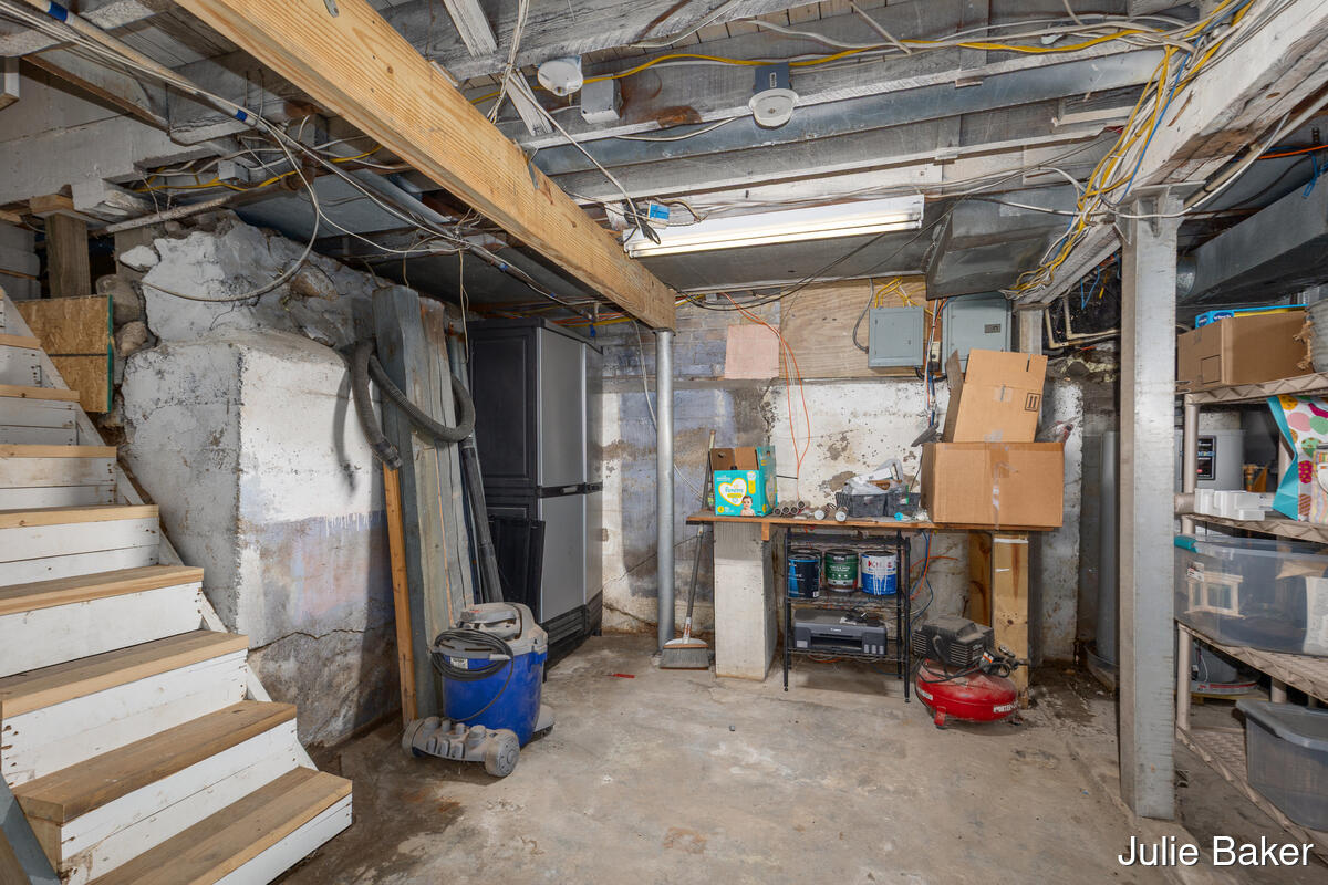 40 S Monroe Street NE Rockford MI 49341