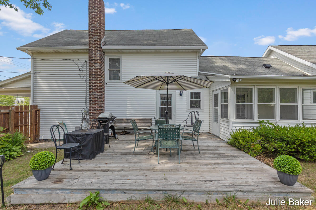 40 S Monroe Street NE Rockford MI 49341
