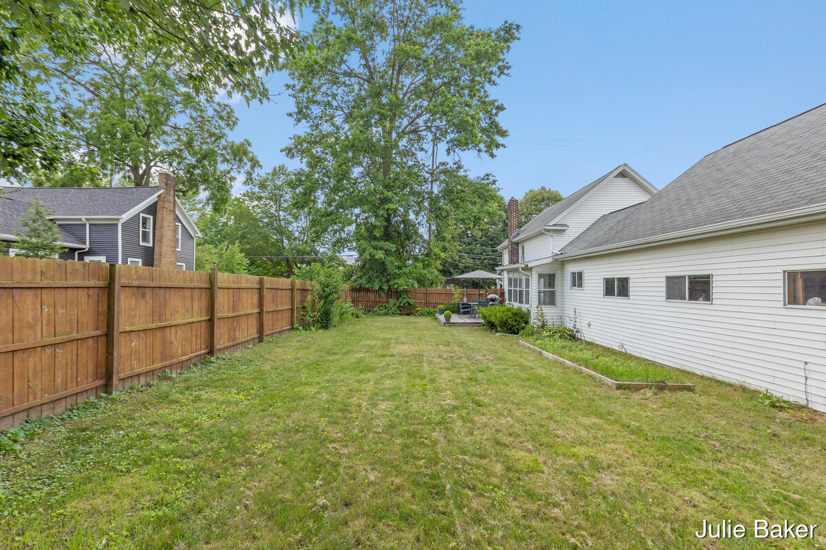 40 S Monroe Street NE Rockford MI 49341