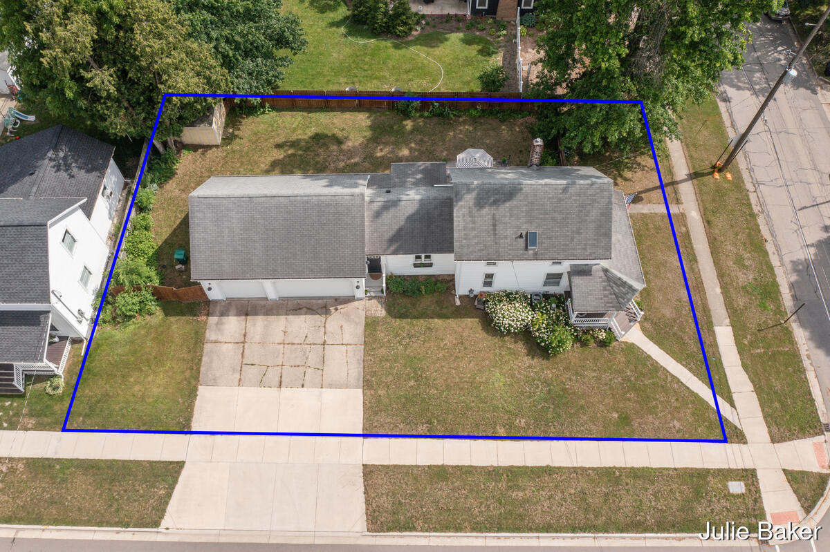 40 S Monroe Street NE Rockford MI 49341