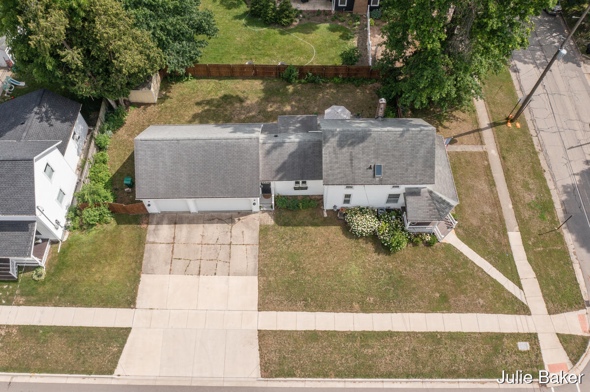 40 S Monroe Street NE Rockford MI 49341