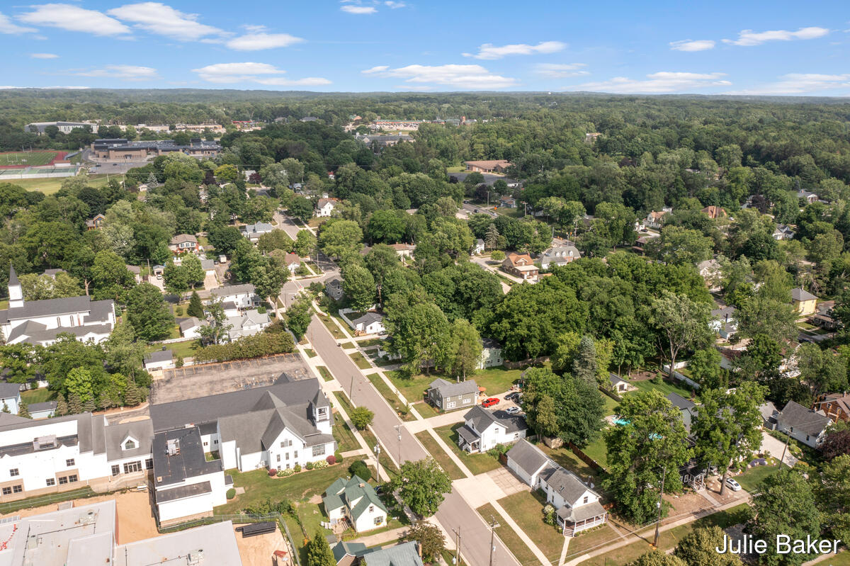 40 S Monroe Street NE Rockford MI 49341