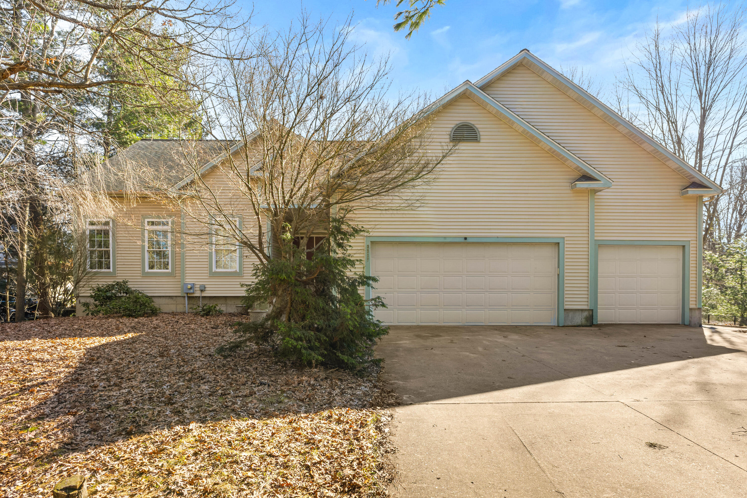 3317 Danglwood Court Muskegon MI 49444