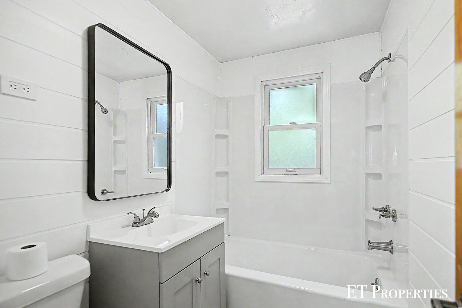 3739 Grape Avenue NE Grand Rapids MI 49525