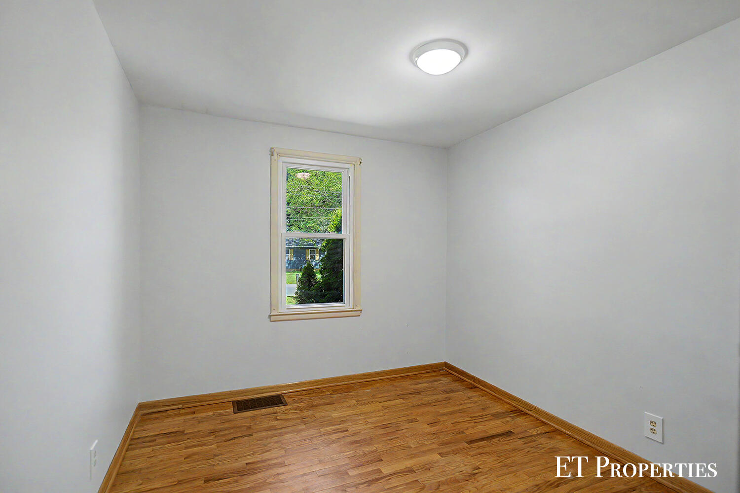 3739 Grape Avenue NE Grand Rapids MI 49525