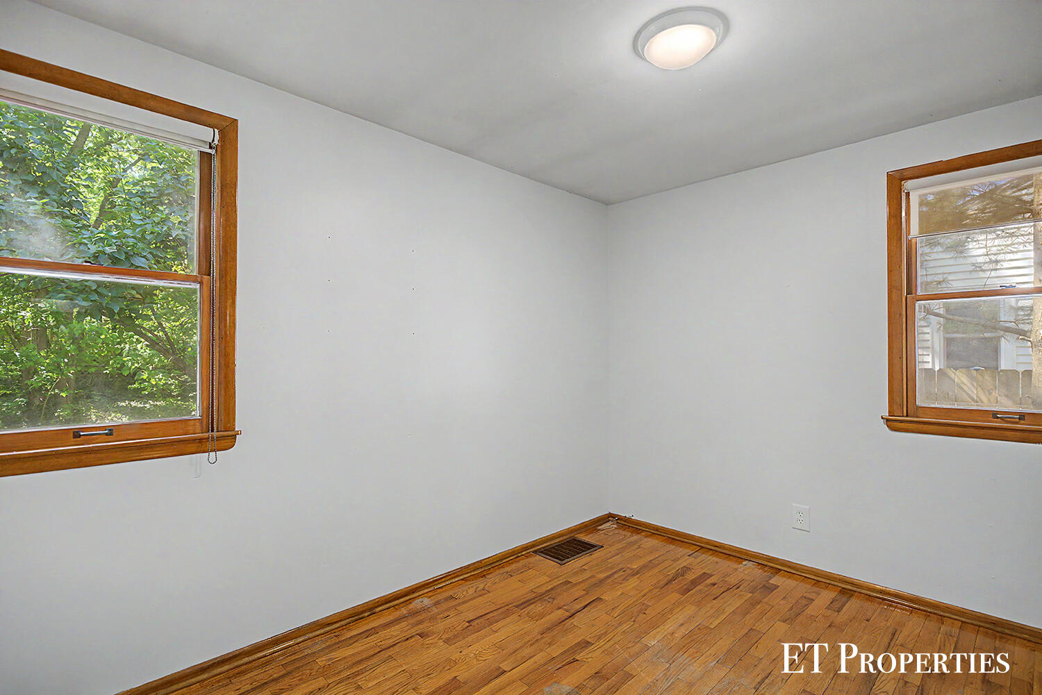3739 Grape Avenue NE Grand Rapids MI 49525