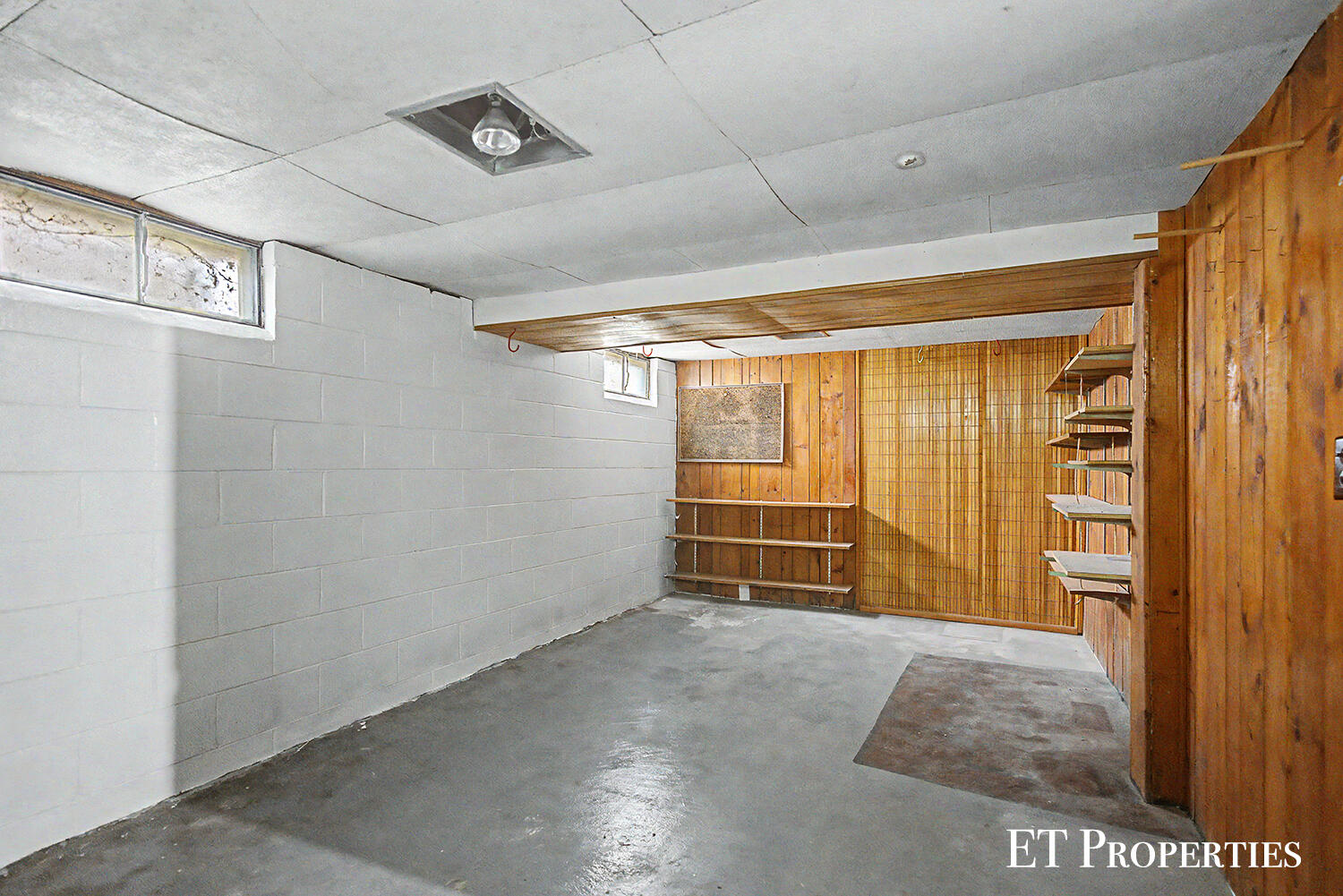 3739 Grape Avenue NE Grand Rapids MI 49525