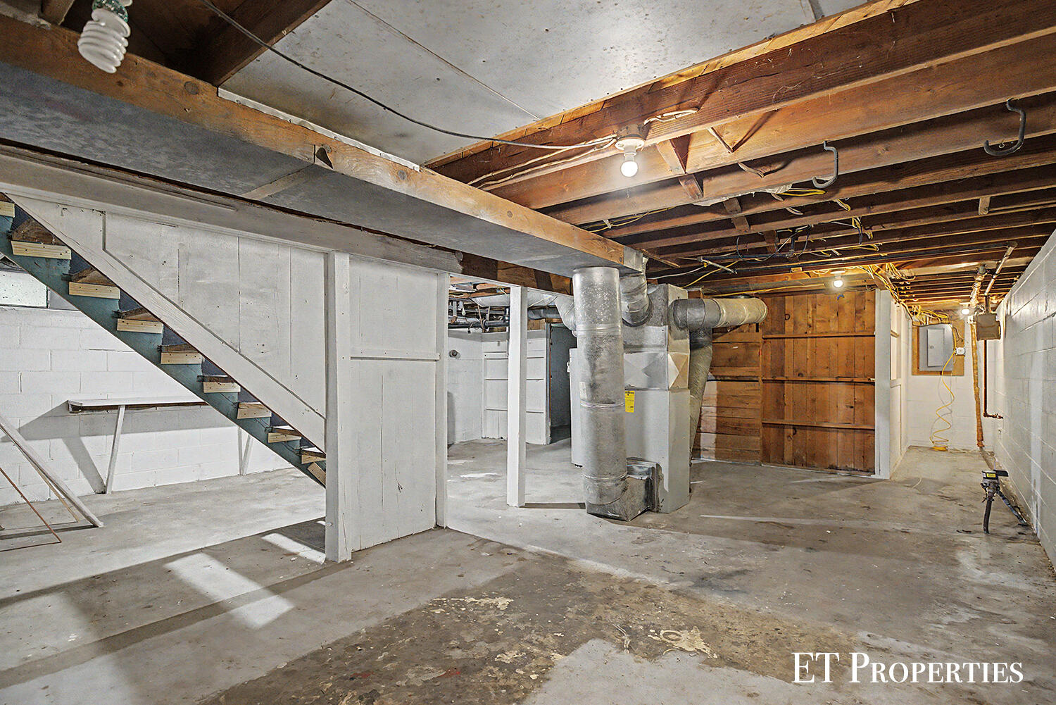 3739 Grape Avenue NE Grand Rapids MI 49525