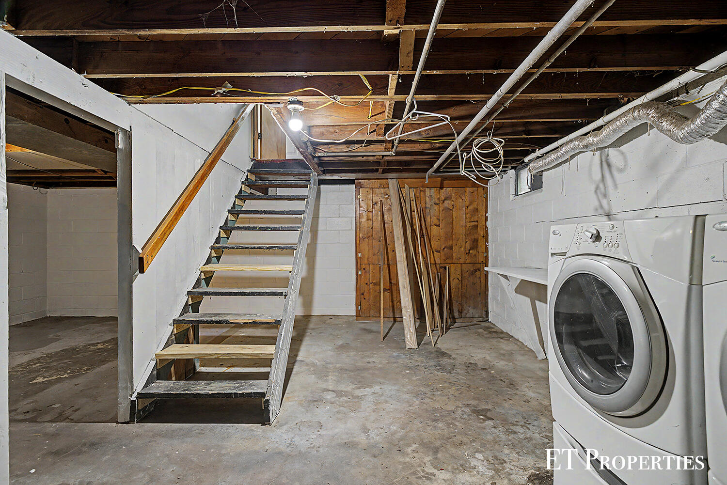 3739 Grape Avenue NE Grand Rapids MI 49525