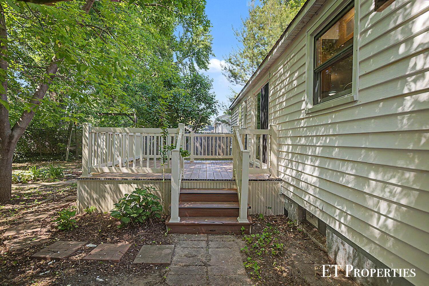 3739 Grape Avenue NE Grand Rapids MI 49525