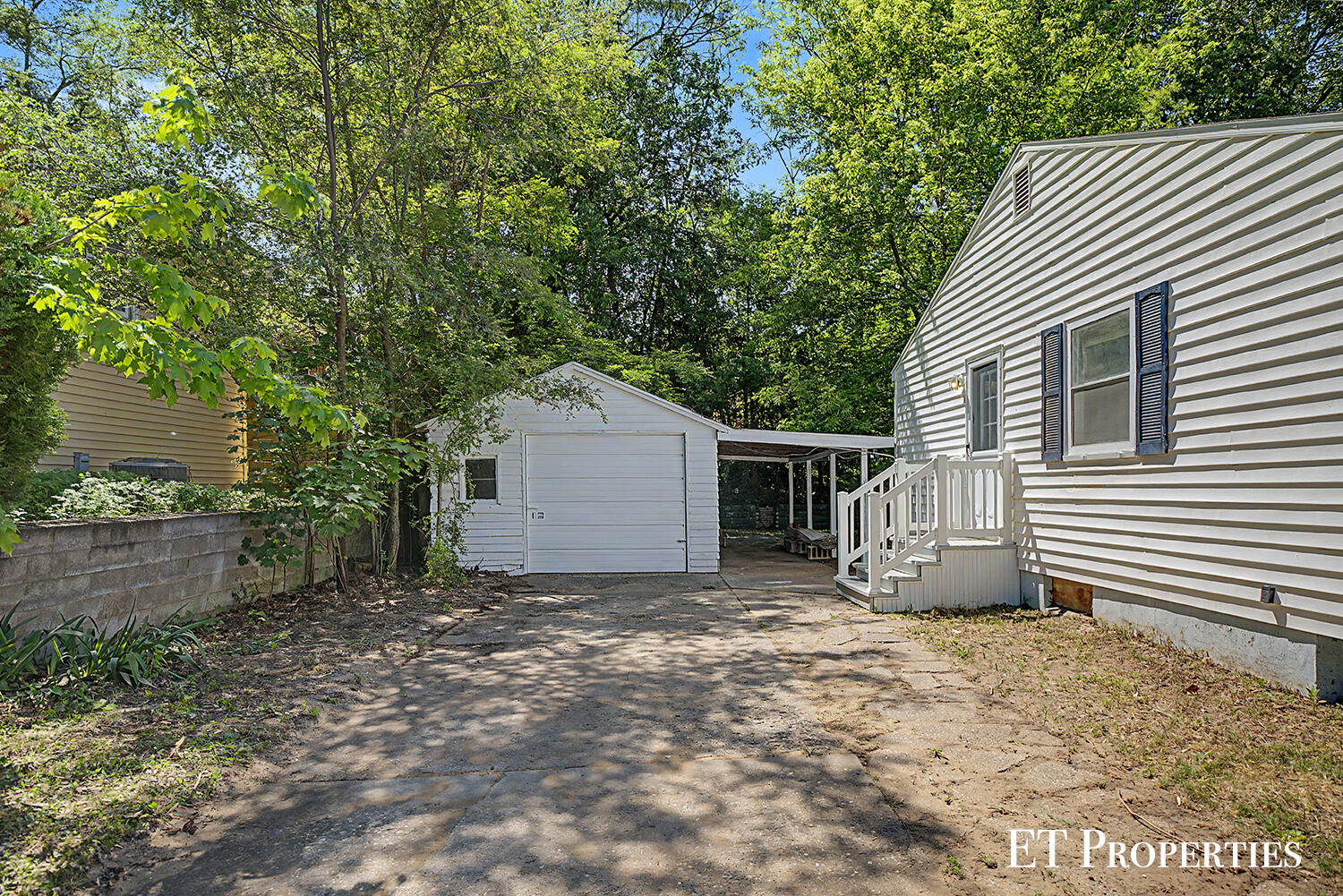 3739 Grape Avenue NE Grand Rapids MI 49525
