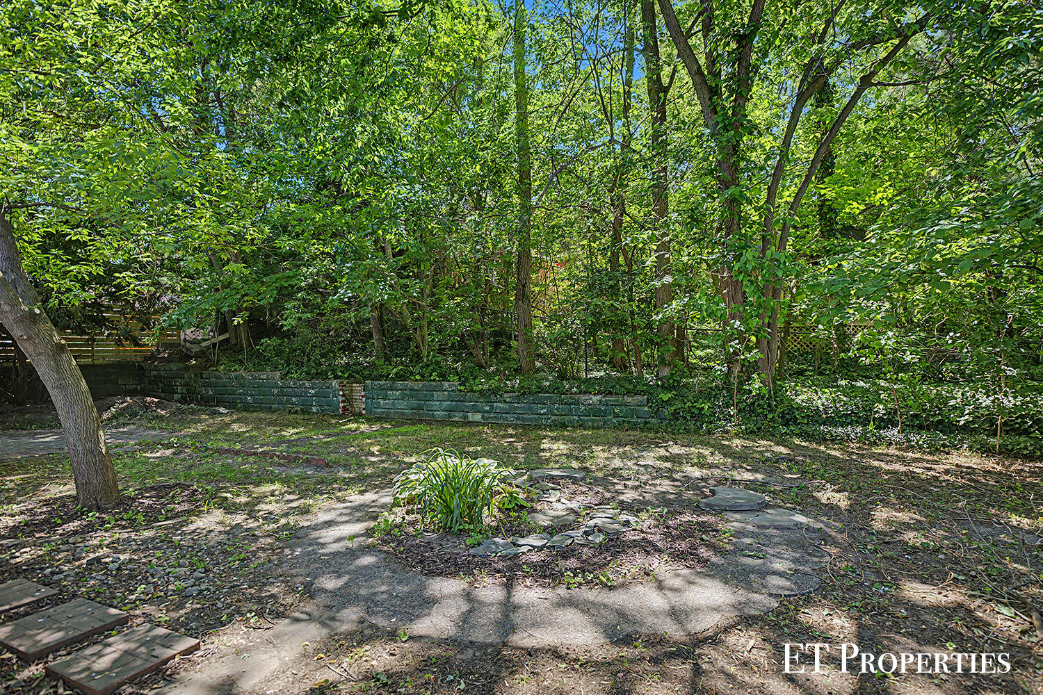 3739 Grape Avenue NE Grand Rapids MI 49525
