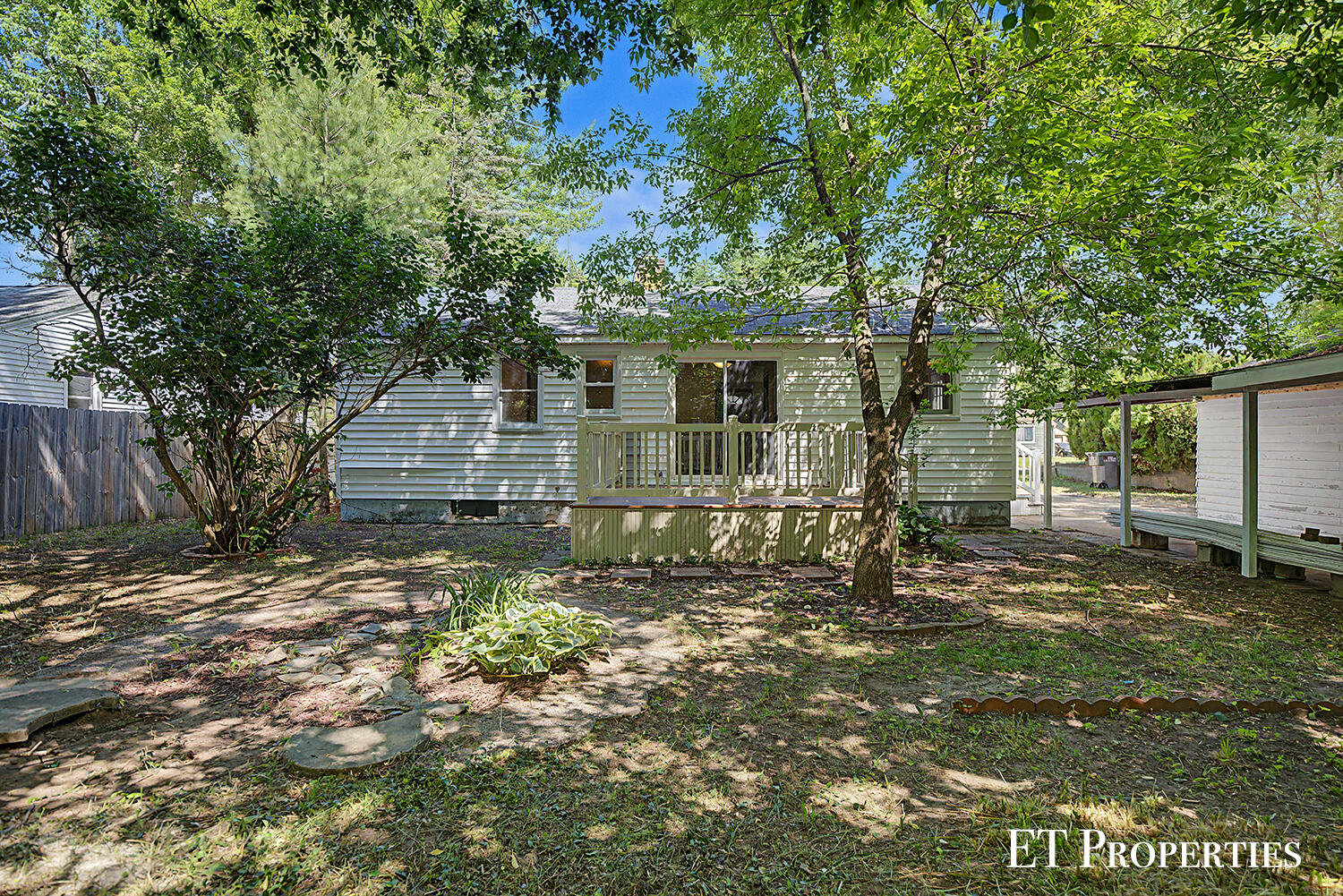 3739 Grape Avenue NE Grand Rapids MI 49525