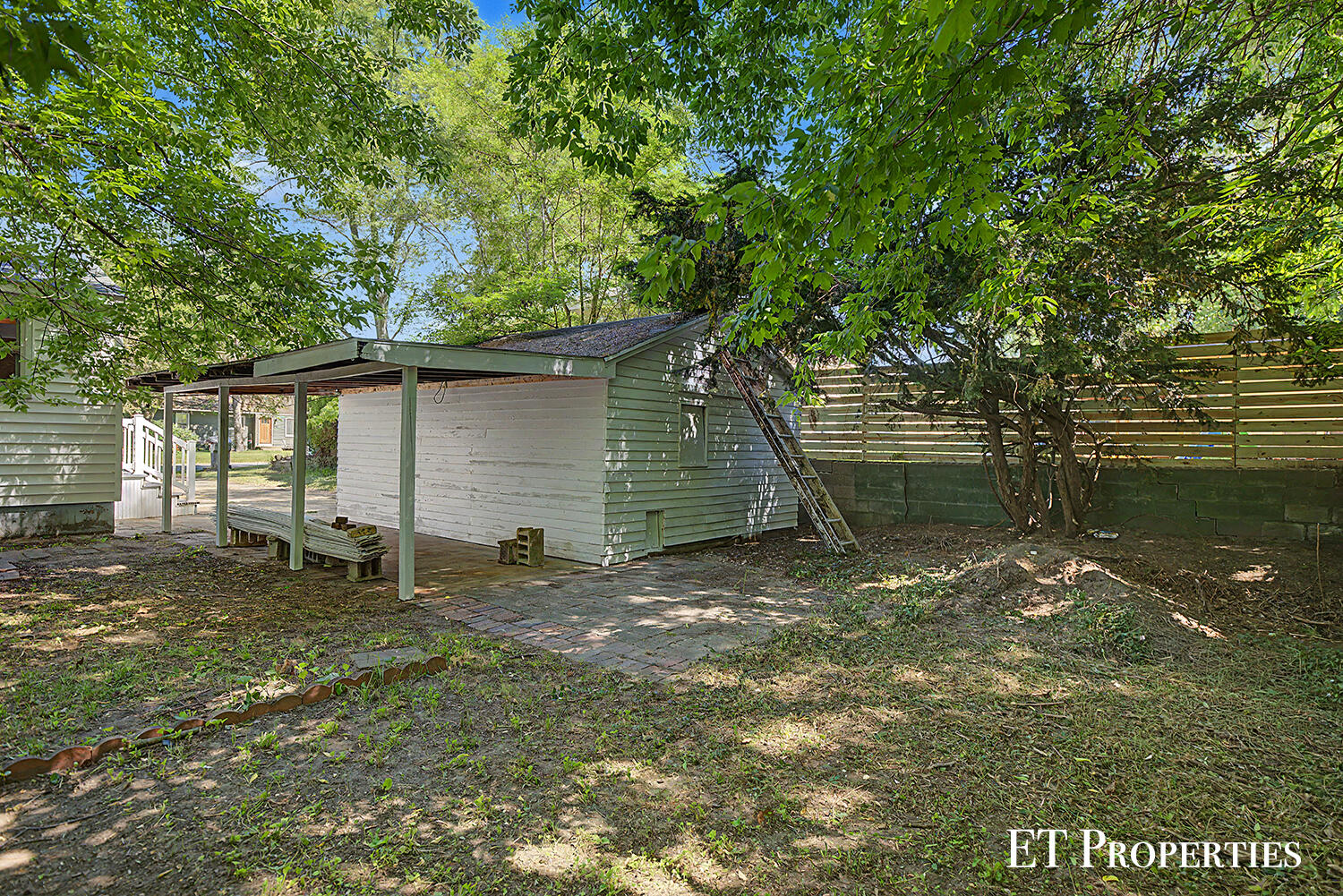 3739 Grape Avenue NE Grand Rapids MI 49525